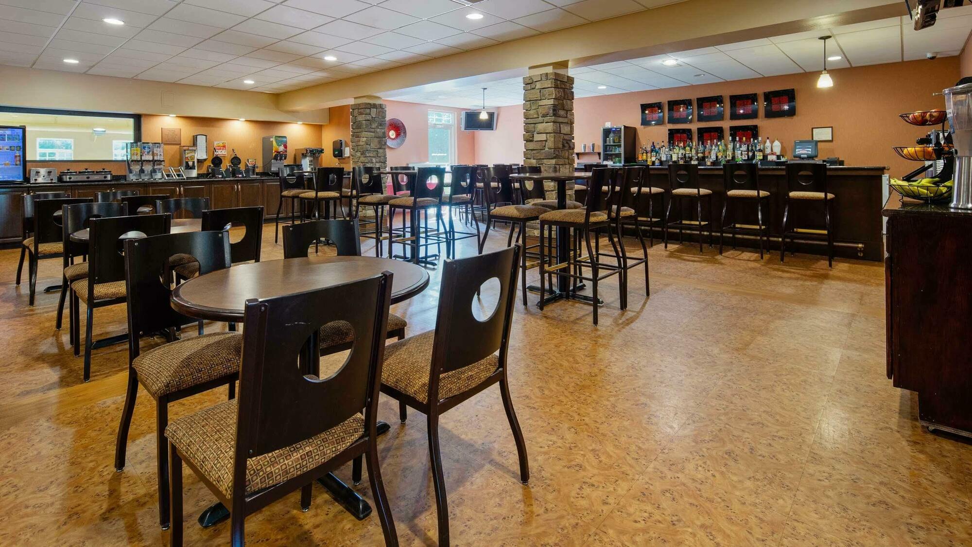 Crandon Inn & Suites Esterno foto